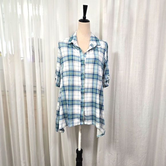 Above & Beyond Tops - 2/$30 Above & Beyond White & Green Plaid Short Sleeve Tunic Size L Super Soft